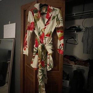 Farm Rio dress. NWT, size medium. Gorgeous detailing on the print.